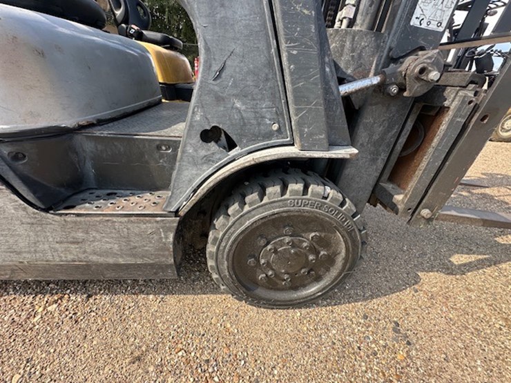 #2074-•-nissan-forklift-image-17