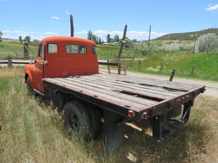 1949-dodge-b-1-d-126-1-ton-flatbed-truck-image-7