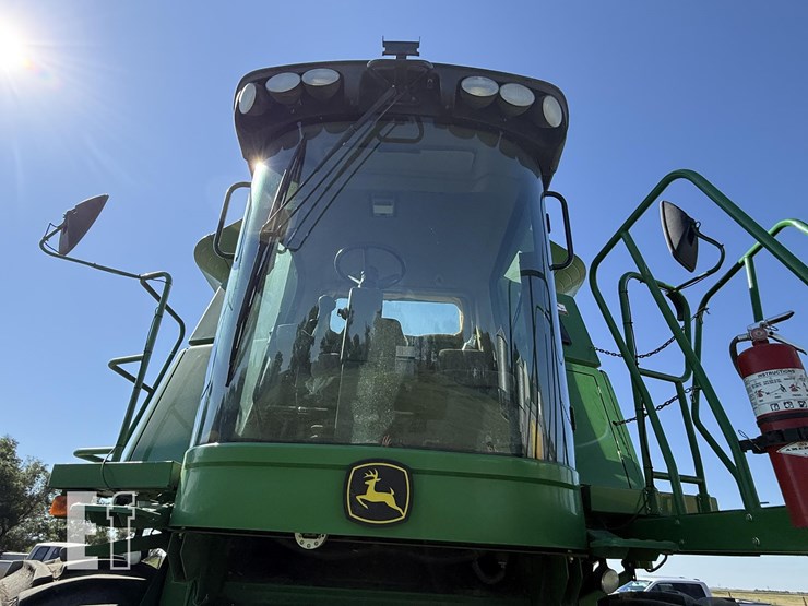 2006-john-deere-9760-sts-image-38