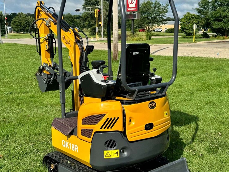 2025-cfg-industrial-qk18r-mini-excavator-...-unused-image-2