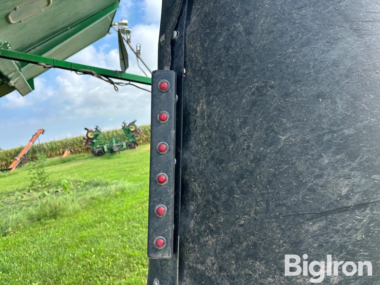 2022-brandt-1520xt-grain-cart-image-17