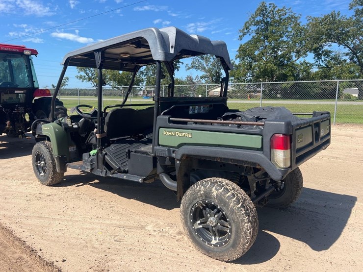 2019-john-deere-gator-image-2