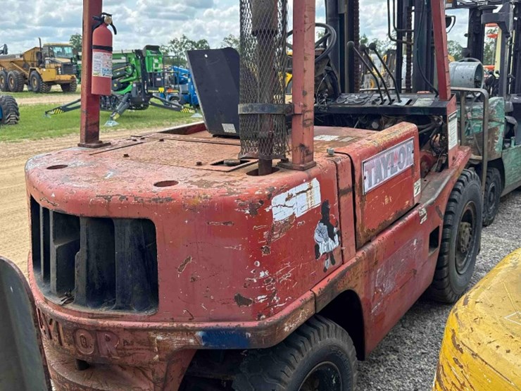 taylor-tdf-60s-straight-mast-forklift-image-3