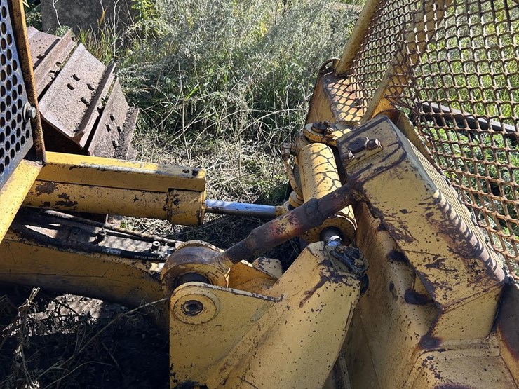 komatsu-d31p-17-image-8