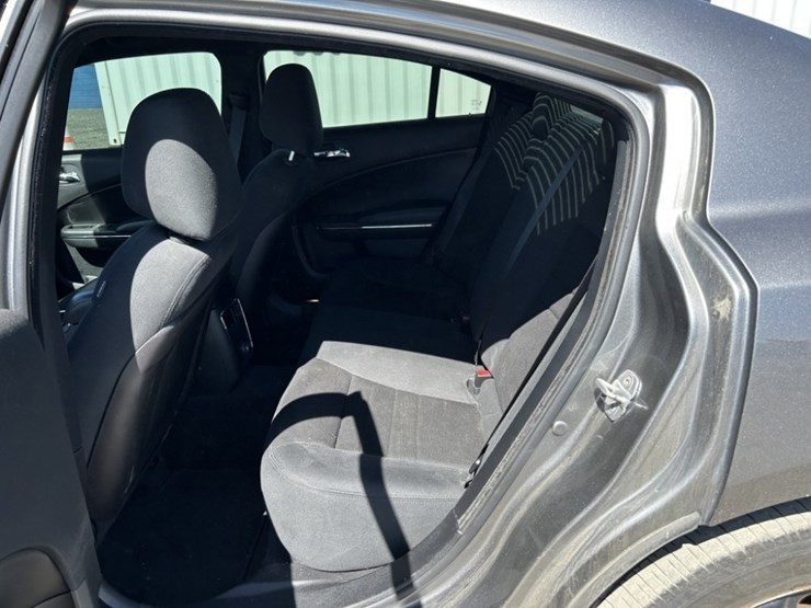 2011-dodge-charger-sedan-image-19