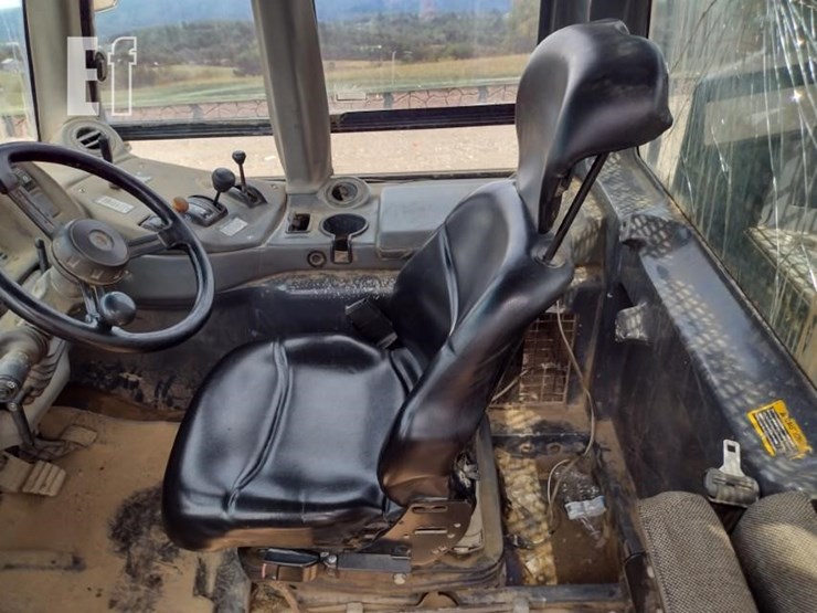 2005-deere-300d-image-14