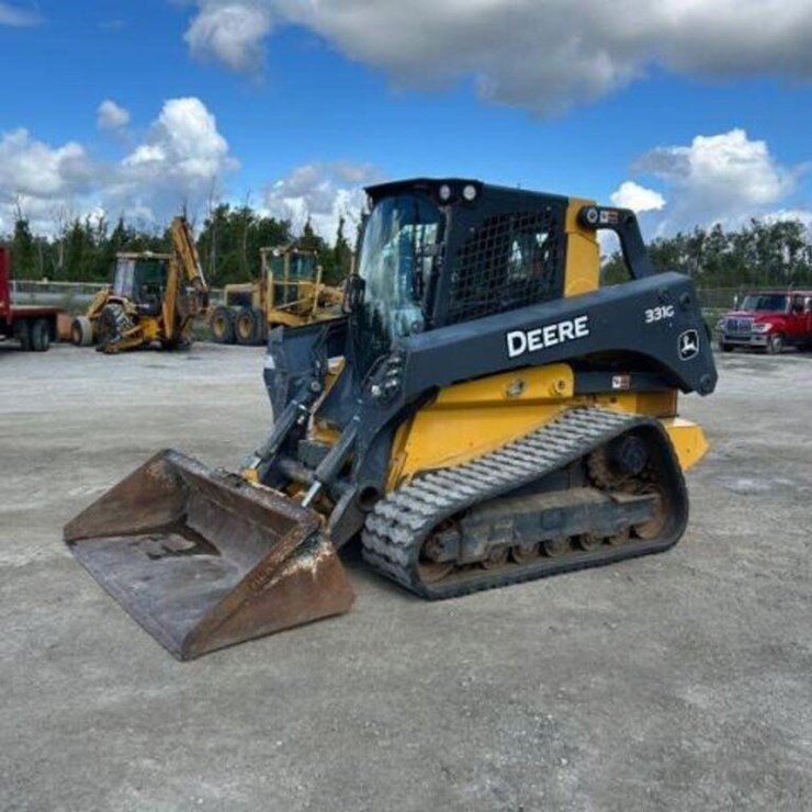 DEERE 331G