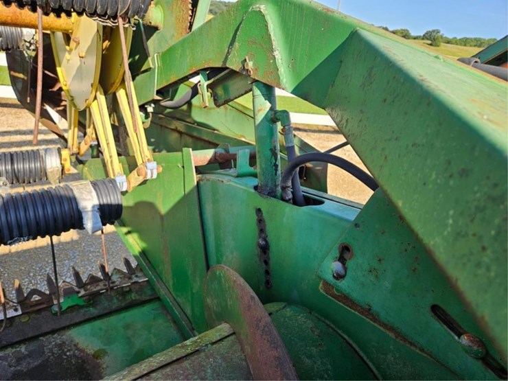 john-deere-216-image-24