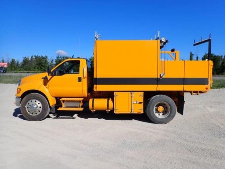 2005-ford-f750-xlt-image-8