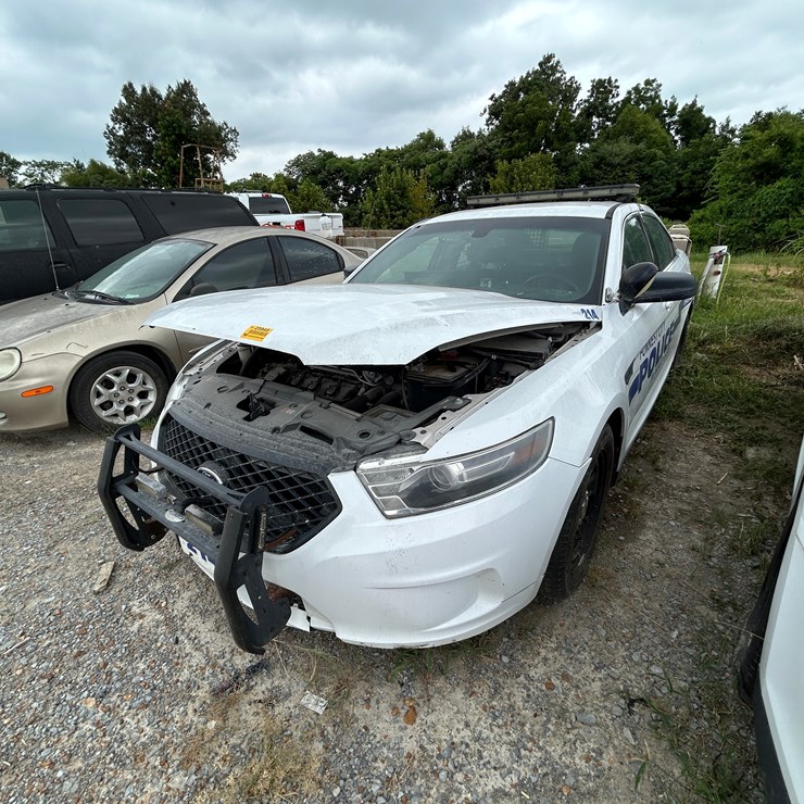 #60 • #25945 • INOP 2016 Ford Taurus AWD Sedan VIN: 1FAHP2MK5GG105516
