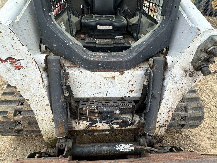 2014-bobcat-t750-image-24