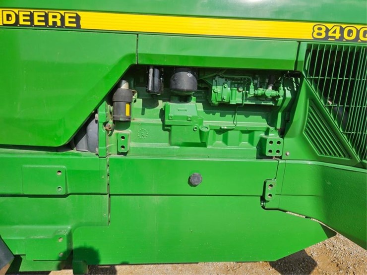 john-deere-8400t-image-11