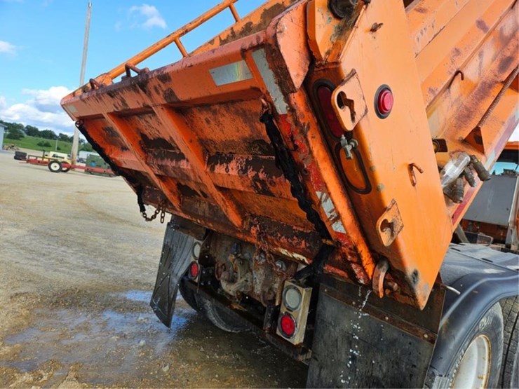 #381-•-2009-ih-7500-tandem-axle-dump-truck-image-27