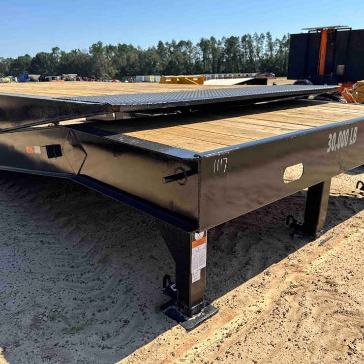 UNUSED X-STAR 20' X 101" LOADING RAMP
