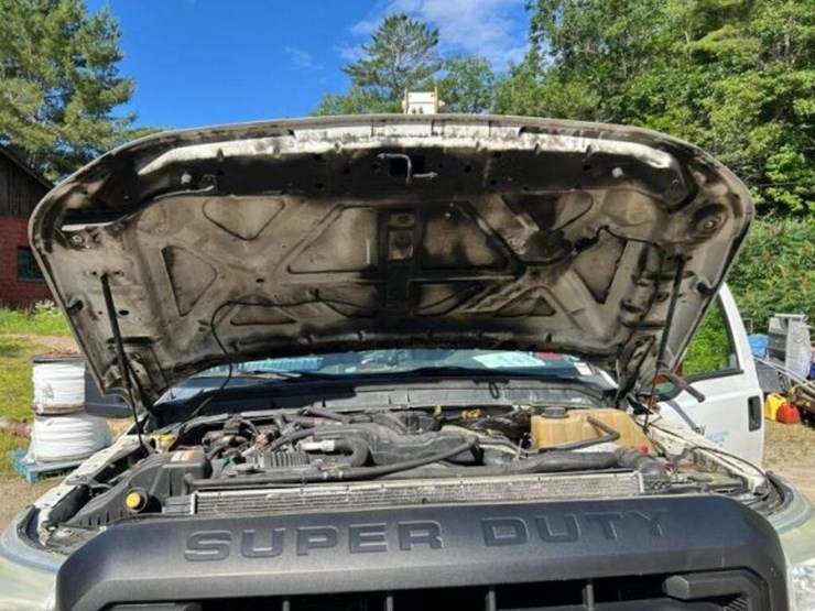 2011-ford-f550-xl-image-22