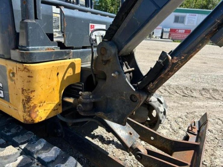 2015-deere-17g-image-53