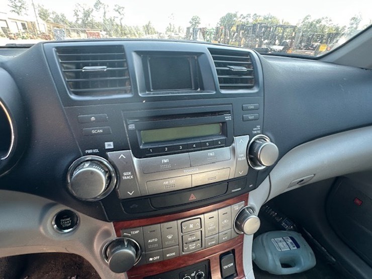 2010-toyota-highlander-image-48