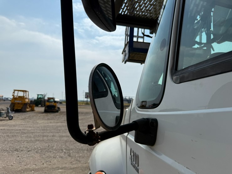 2005-international-durastar-4300-image-57