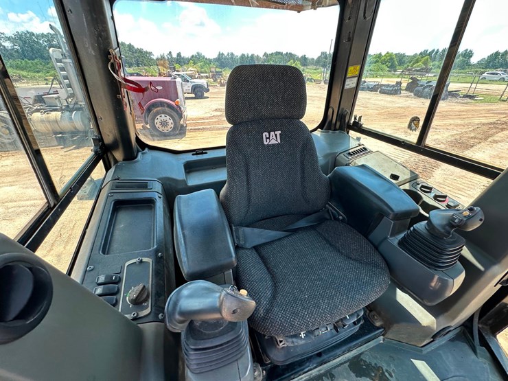 2017-caterpillar-d5-image-26