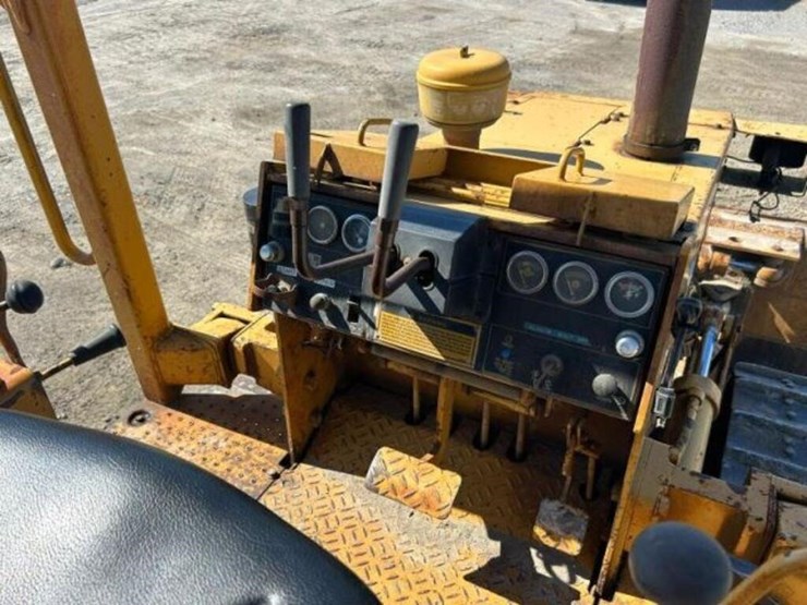 1990-caterpillar-d3c-image-13
