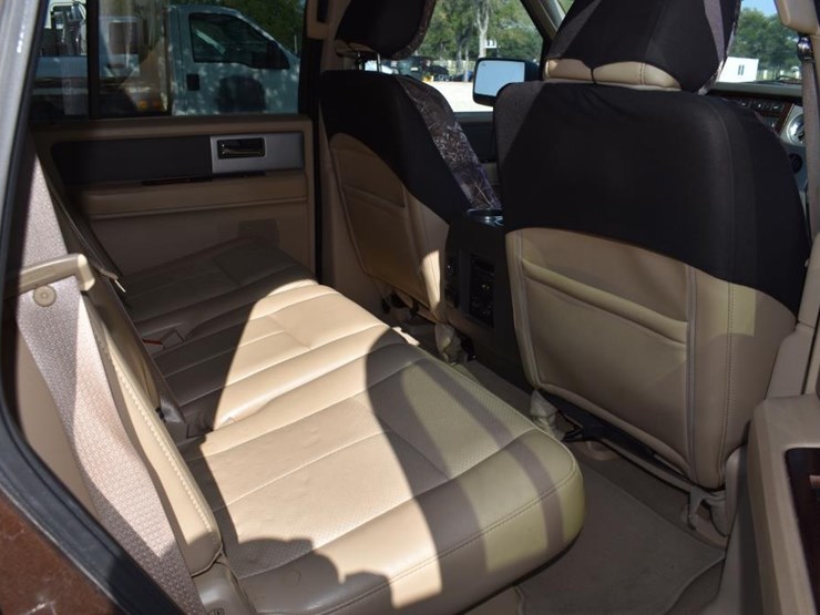 2011-ford-expedition-image-9