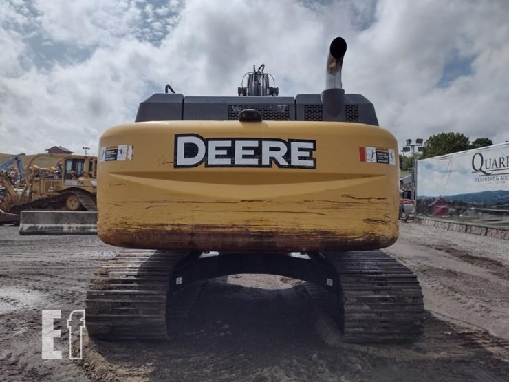2021-deere-250g-lc-image-4