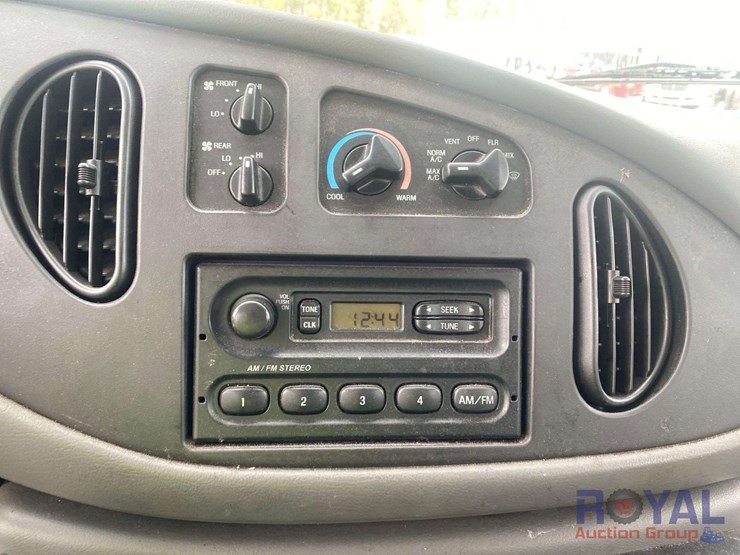 2006-ford-e350-image-17