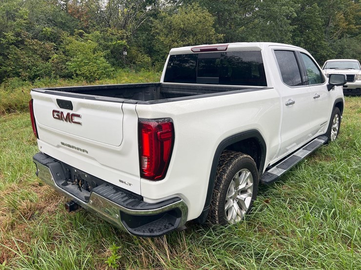 2020-gmc-sierra-1500-slt-image-4