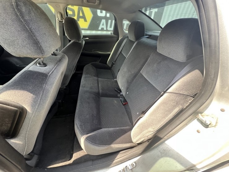 2013-chevrolet-impala-sedan-image-19