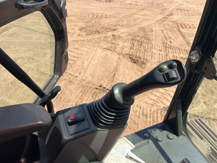 2018-caterpillar-320-image-41