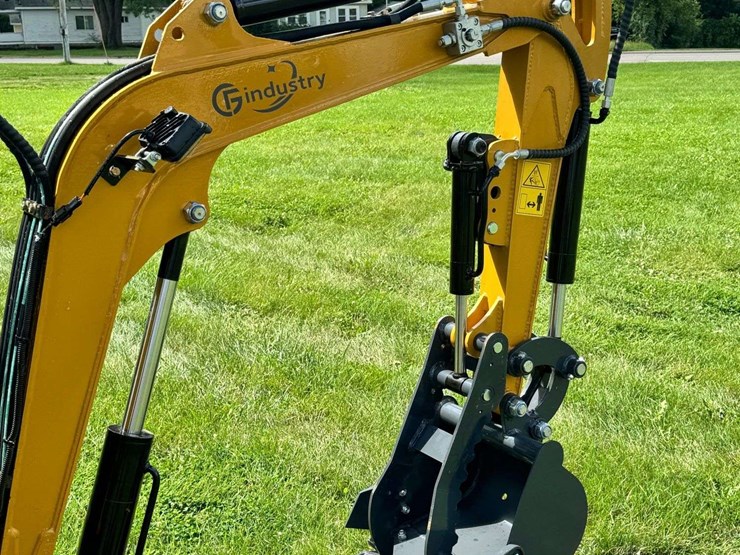 2025-cfg-industrial-qk18r-compact-excavator-...-unused-image-6