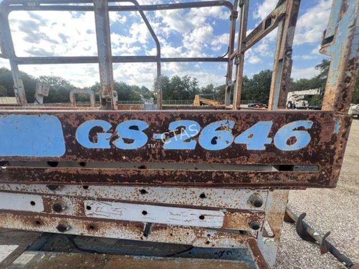 #89-•-gs---2646-scissor-lift-image-8