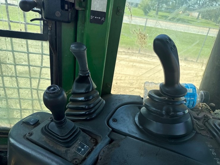 2010-deere-648h-image-27