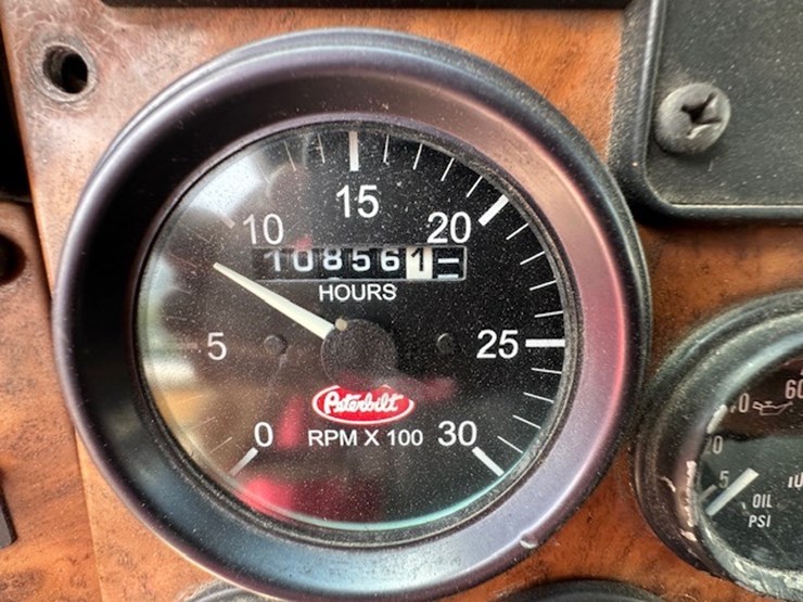 2008-peterbilt-335-image-51