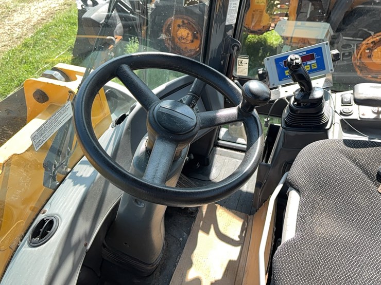 2015-deere-344k-image-13