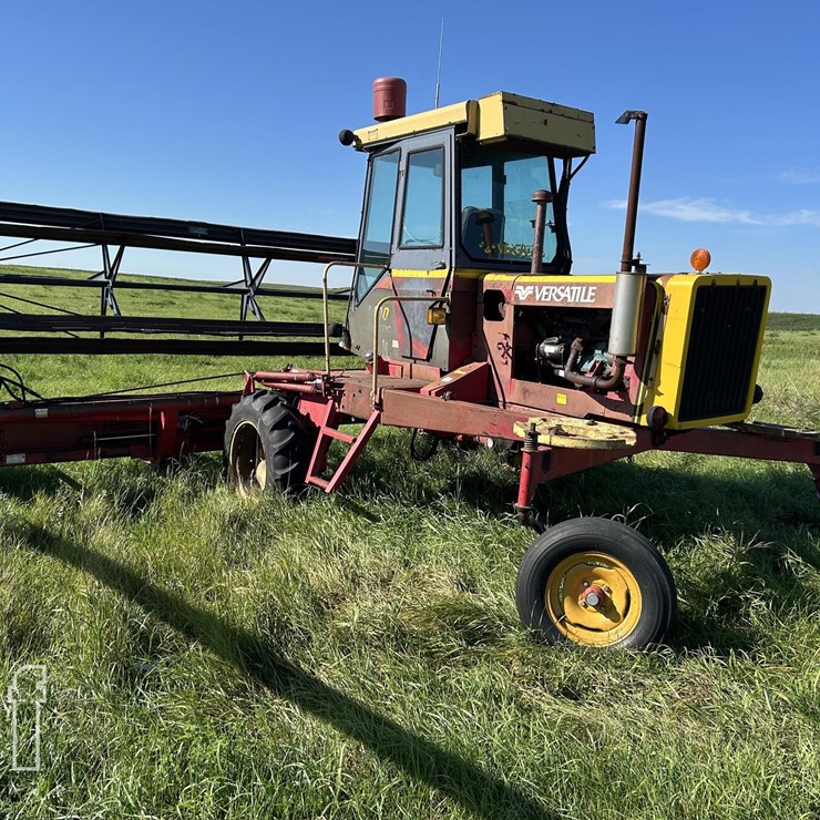 1981 VERSATILE 4400