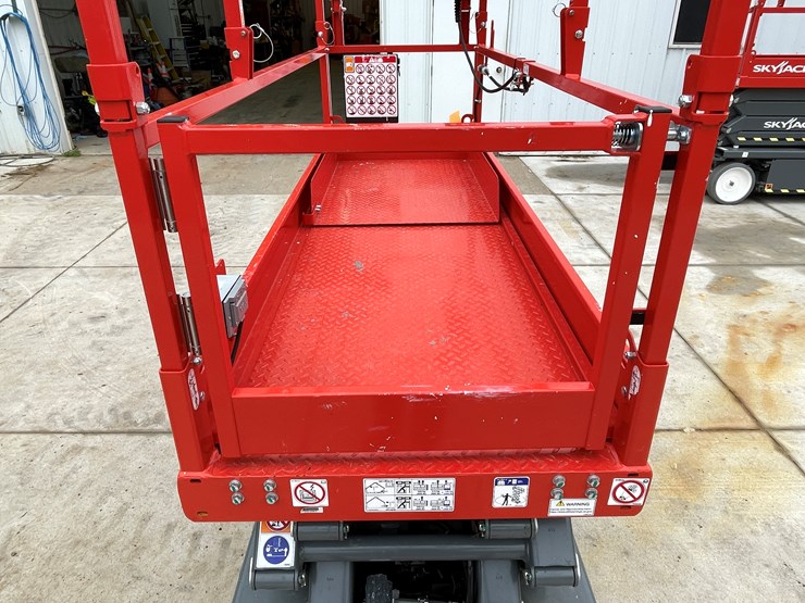 #128-•-2025-skyjack-sj3220e-scissors-lift-image-31