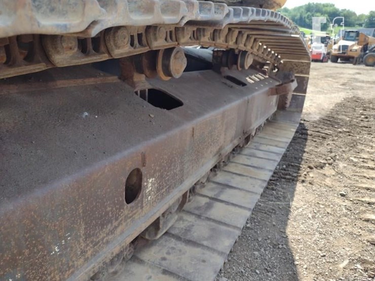2011-komatsu-pc228us-lc-8-image-25
