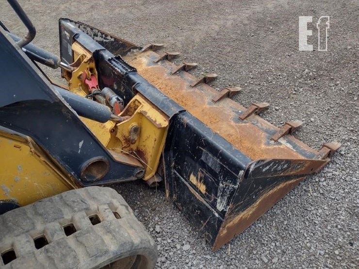 2020-deere-325g-image-17