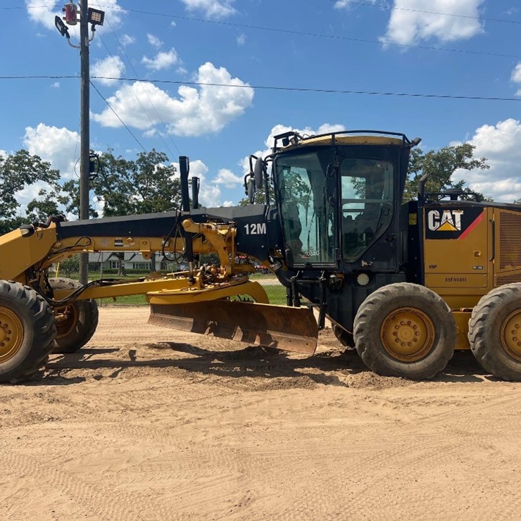 2011 CATERPILLAR 12M