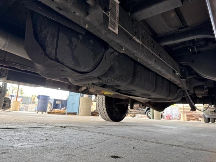 2012-ford-cargo-image-26