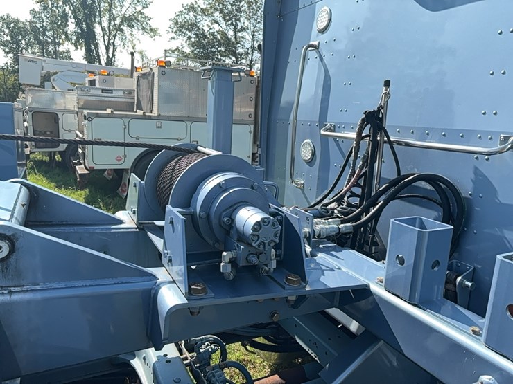 2019-peterbilt-389-image-43