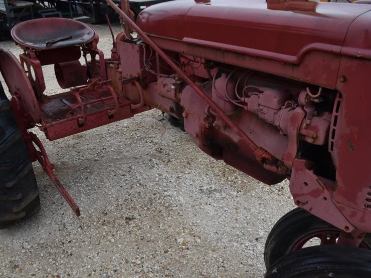 farmal-b-tractor-(serial-#-167276)-(nk)-image-3