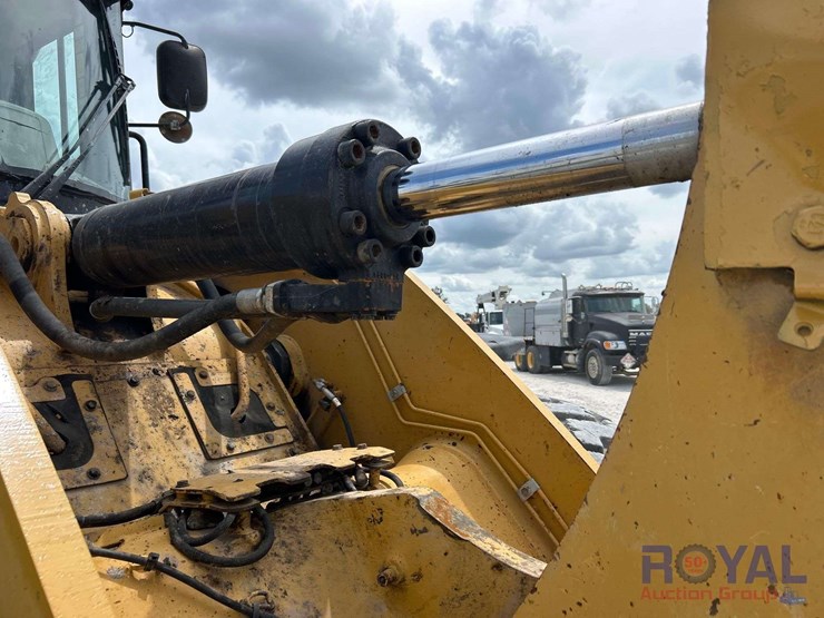 2013-caterpillar-950k-image-15