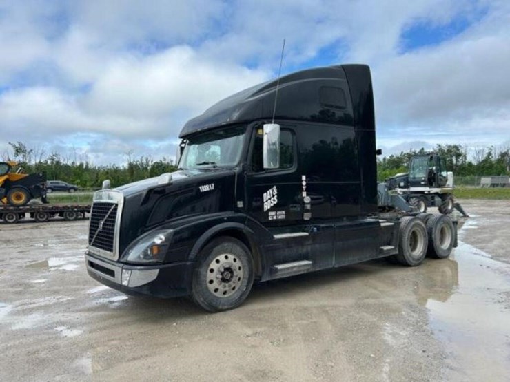 2016-volvo-t/a-hiway-tractor---sleeper-4v4nc9eh7gn-image-1