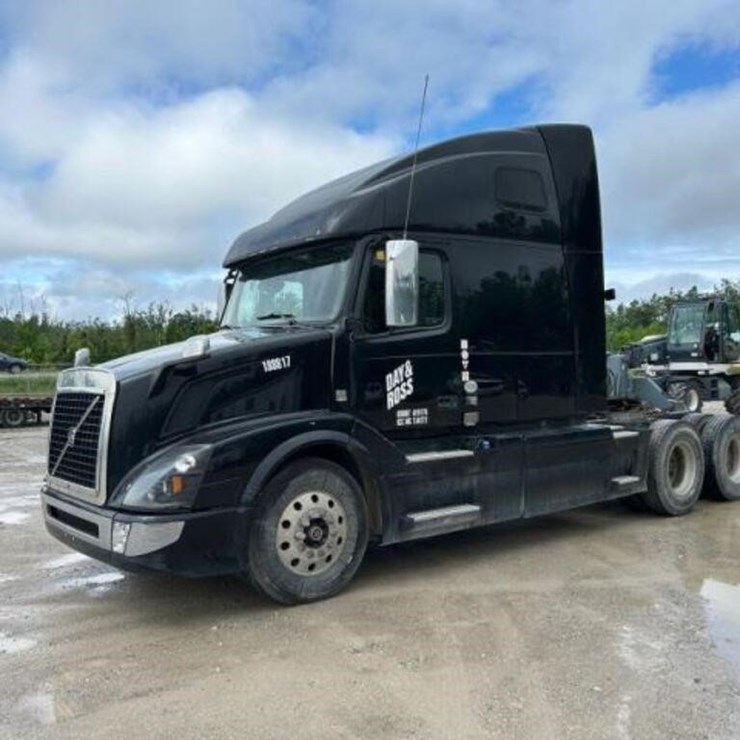 2016 Volvo T/A Hiway Tractor - Sleeper 4V4NC9EH7GN