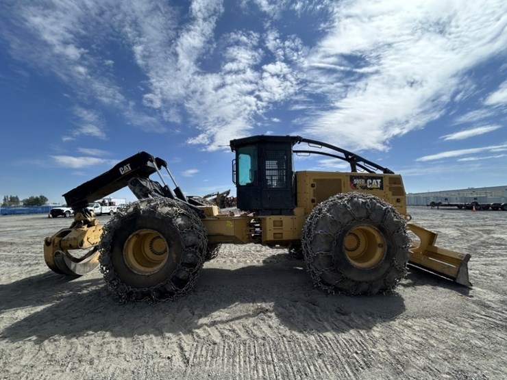 2019-caterpillar-555d-image-6