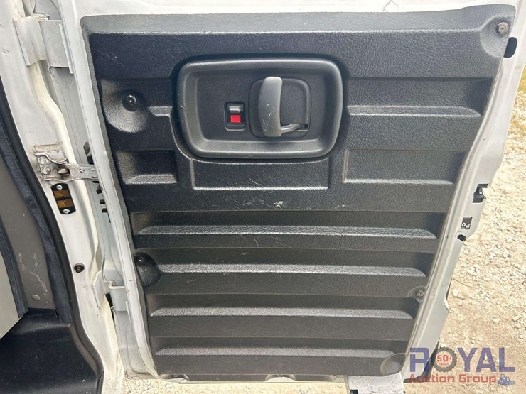 2019-chevrolet-express-2500-image-26