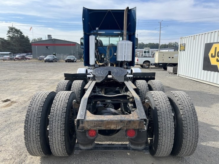 2013-mack-cxu613-tri-axle-truck-tractor-image-5