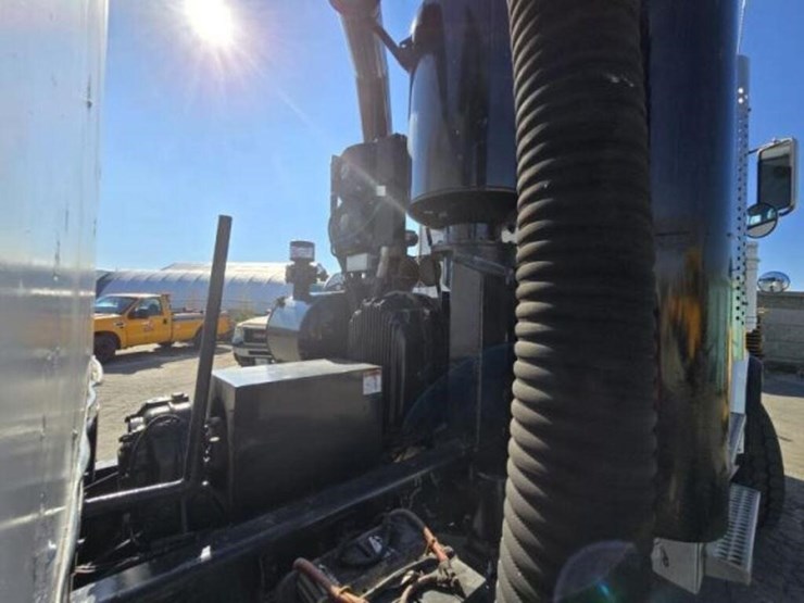 2014-western-star-4900sb-image-57